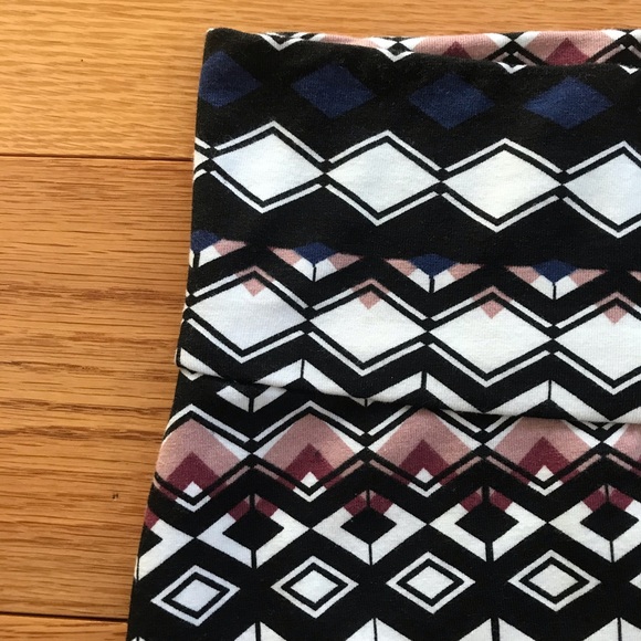 Charlotte Russe Body Con Skirt - Picture 2 of 3